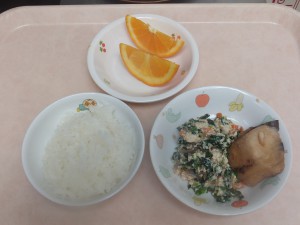 幼児食 ご飯 煮魚 白和え オレンジ