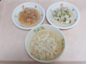うどん・鯛とブロッコリーの出汁煮・挽肉と野菜のスープ煮