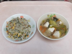 幼児食 チャーハン レタススープ