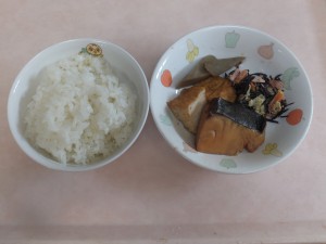 幼児食 ご飯 煮魚 ひじきの和風サラダ