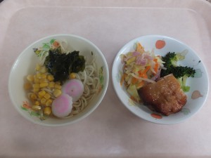 幼児食 徳島ラーメン 鶏の照り焼き 野菜ソテー ブロッコリー