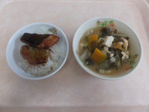 幼児食 かばやき丼 五目味噌汁