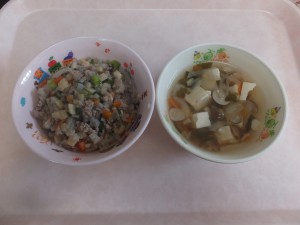 幼児食 マーボーれんこん丼 若布スープ