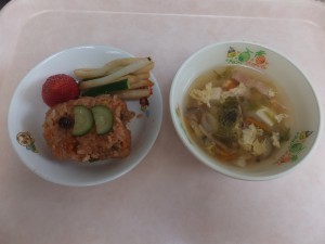 幼児食 こいのぼりランチ レタススープ