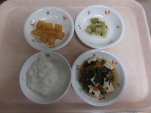 離乳食 5倍がゆ 豆腐と野菜の炊き合わせ さつま芋の甘煮 煮キウイ