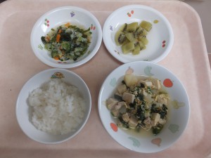 離乳食1 5倍がゆ 高野豆腐と根菜の旨煮 キャベツのおひたし 煮キウイ