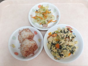 幼児食 おにぎり 高野豆腐の卵とじ 和え物