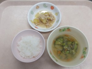 離乳食 おかゆ 野菜スープ さつま芋のそぼろ煮