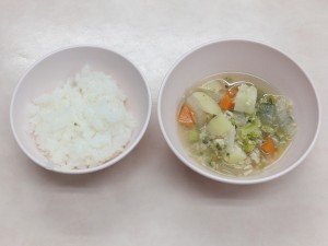 離乳食1 軟飯 ミンチと野菜スープ