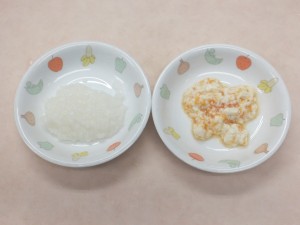 離乳食4 つぶしがゆ 豆腐と人参のマッシュ