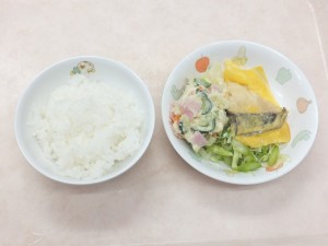 幼児食 ご飯 魚のピカタ ポテトサラダ ボイル野菜