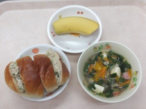 幼児食 ツナサンド 夏野菜スープ バナナ