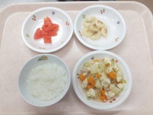 離乳食1 軟飯 豆腐とじゃが芋と人参のそぼろ煮 トマト 煮バナナ