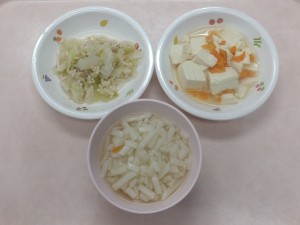 離乳食1 うどん 豆腐と人参の炊き合せ キャベツのそぼろ煮