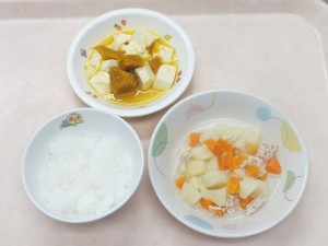 離乳食2 8倍がゆ 根菜のそぼろ煮 豆腐とかぼちゃのうま煮