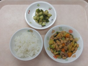 幼児食 ご飯 鶏肉の大豆の五目煮 中華風きゅうり