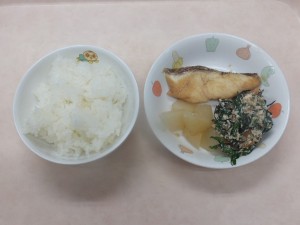 幼児食 ご飯 魚と野菜の煮物 白和え