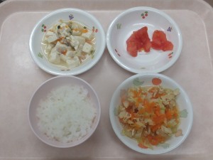 離乳食 軟飯 野菜のそぼろ煮 豆腐とれんこんの煮物 トマト