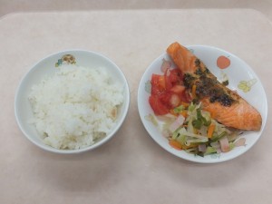 幼児食 ごはん 魚の味噌マヨネーズ焼き 野菜炒め トマト