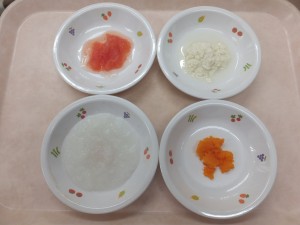 離乳食3 ご飯、トマト、人参、豆腐（ペースト）