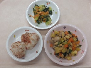 幼児食 おにぎり 鶏肉と大豆五目煮 中華風きゅうり