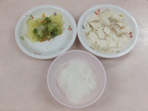 離乳食2 おかゆ 豆腐のそぼろ煮 ブロッコリーと根菜のうま煮