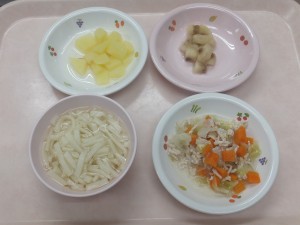 離乳食1 うどん じゃが芋のうま煮 人参とキャベツのそぼろ煮 煮バナナ