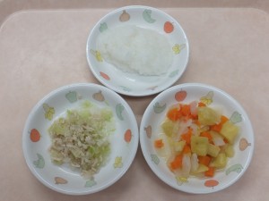 離乳食2 おかゆ 根菜と玉葱のだし煮 キャベツのそぼろ煮 