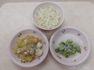 離乳食2 うどん 魚の野菜あんかけ きゅうりのサラダ