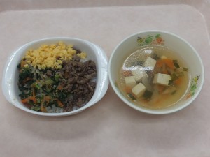 幼児食 ビビンバ丼 中華スープ