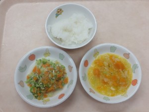 離乳食3 おかゆ ミルクのそぼろ煮 かぼちゃとキャベツのうま煮