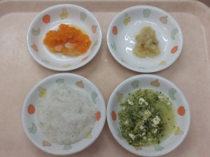 離乳食3 しらすつぶしがゆ 豆腐とブロッコリーの煮つぶし じゃが芋と人参の煮つぶし 煮バナナ