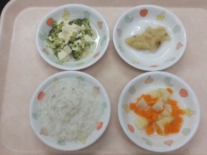 離乳食2 しらすがゆ 豆腐とブロコリーのだし煮 じゃが芋と人参のだし煮 煮バナナ