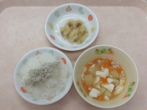 離乳食1 しらすなんはん 豚汁 煮ばなな　