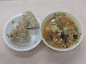 幼児食 すだちしょう油のじゃこにぎり 豚汁