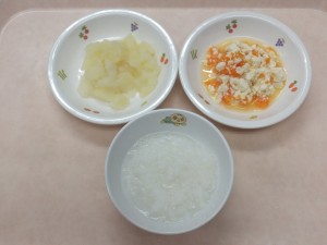 離乳食2 つぶしがゆ 人参と豆腐のつぶし煮 じゃが芋と玉葱のつぶし煮 