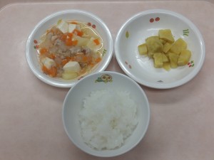 離乳食1 おかゆ、なんはん 豆腐の中華煮 さつま芋のうま煮