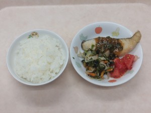 幼児食 ご飯 魚のごまだれかけ もやしの甘酢和え トマト 