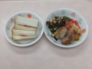 幼児食 ジャムサンド からあげ 鳴門サラダ トマト