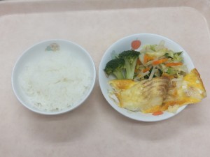 幼児食 ご飯 魚のピカタ 野菜ソテー ブロッコリー