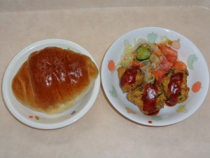 幼児食 ロールパン 豆腐のまり揚げ 春雨の酢物 トマト