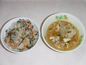 幼児食 魚入り炊き込みご飯 みそ汁