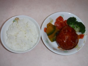 幼児食 ご飯 煮込みハンバーグ ブロッコリー ほくほく南瓜 トマト