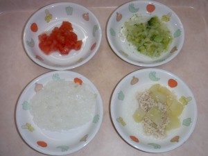 離乳食3 10倍がゆ じゃが芋のそぼろ煮 キャベツとブロッコリーの炊き合わせ トマト