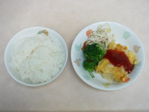 幼児食 ご飯 ポテトオムレツ 切干大根のサラダ ブロッコリー