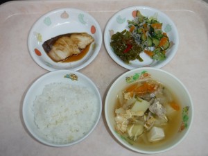 幼児食 ご飯 魚の照り煮 きゅうりもみ 親子汁 無限ピーマン