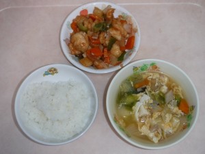 幼児食 ご飯 魚の酢豚風 レタススープ