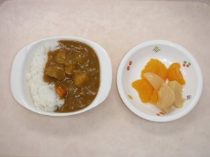 幼児食 カレーライス フルーツ盛り合わせ