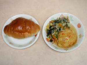 幼児食 ロールパン 豆腐のまさご揚げ ちりじゃこサラダ