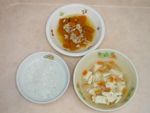 離乳食2 5倍がゆ 野菜スープ かぼちゃのそぼろ煮